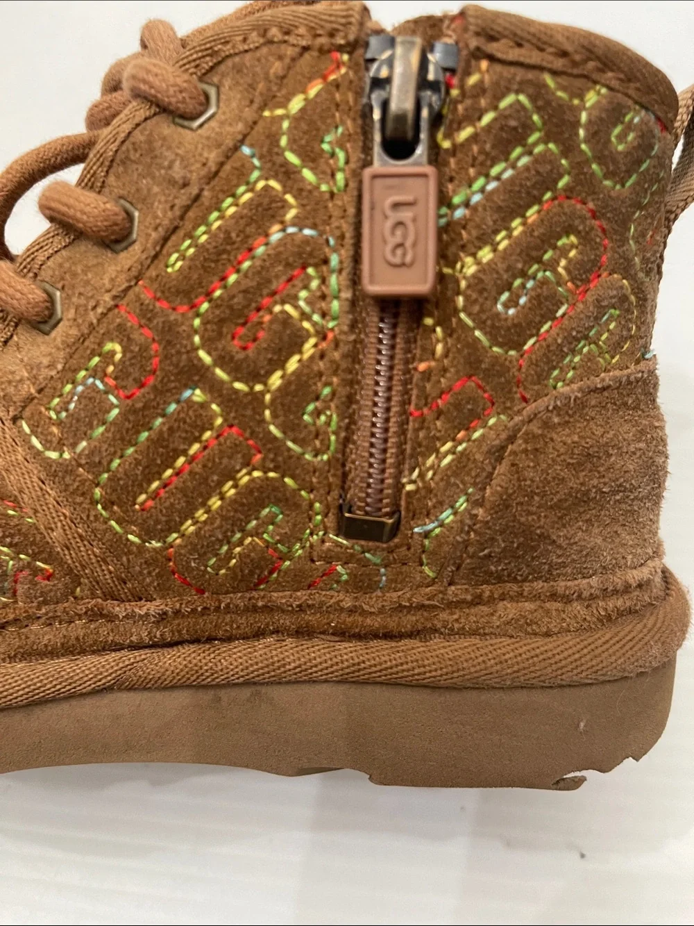 UGG WINTER NEUMEL II GRAPHIC STITCH LOGO LETTERING BOOTS KIDS SIZE 11 (2-5yrs)